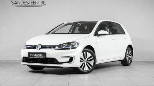 VOLKSWAGEN GOLF 300KM EXCLUSIVE/ACC/KAMERA/SKINN/VARMEPUMPE/ACC