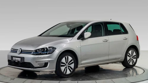 VOLKSWAGEN GOLF 136 hk Exclusive ACC |DYNAMISK.LED|SKINN|R.KAM|VARMEP++