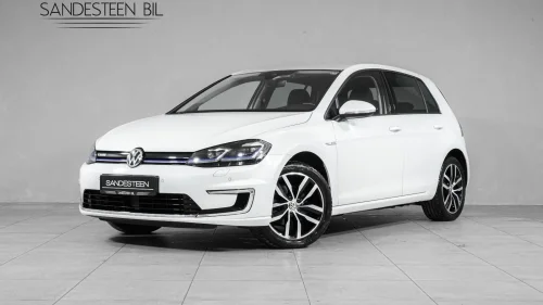 VOLKSWAGEN GOLF 300KM EXCLUSIVE/ACC/KAMERA/SKINN/VARMEPUMPE/ACC