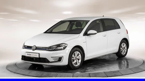 VOLKSWAGEN GOLF 136hk Exclusive - R.Kam, Skinn, Active Info, Navi