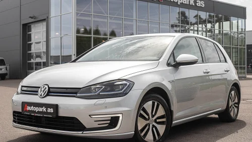 VOLKSWAGEN GOLF E-GOLF100KW/NORSK/KEYLESS/ADAPTIV/CARPLAY/NAVI/EN EIER