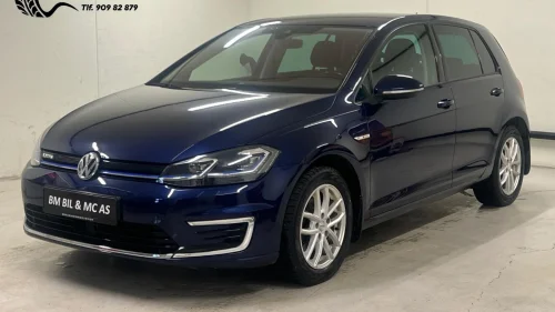 VOLKSWAGEN GOLF 300 KM-Kamera-V Pumpe-Navi-DAB-Dynaudio-Garanti