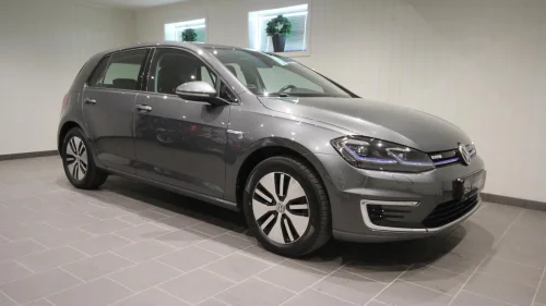 VOLKSWAGEN GOLF E-GOLF 136HK ACC V-PUMPE KAMERA DAB+ KEYLESS NAVI++