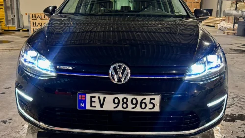 VOLKSWAGEN GOLF Exclusive (K) Lav km. Skinnseter.