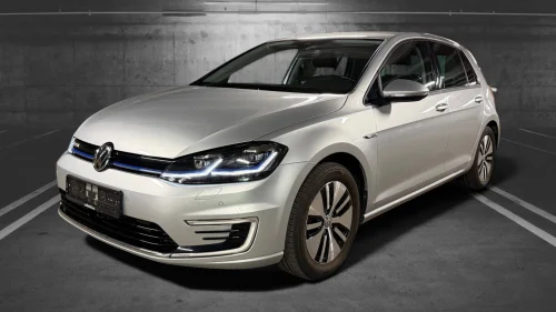 VOLKSWAGEN GOLF Exclusive/Skinn / Virtual Cockpit / ACC / Navi/lav km