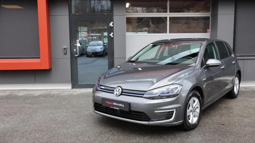 VOLKSWAGEN GOLF E-Golf/230KM/ACC/Exclusive/Skinn/Activeinfo/Kamera++