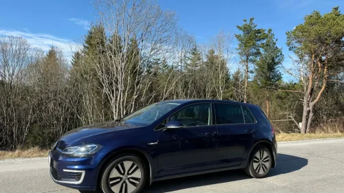 VOLKSWAGEN GOLF Elektrisk - Skinnseter - Norsk Solgt - ACC - Ny eu ok