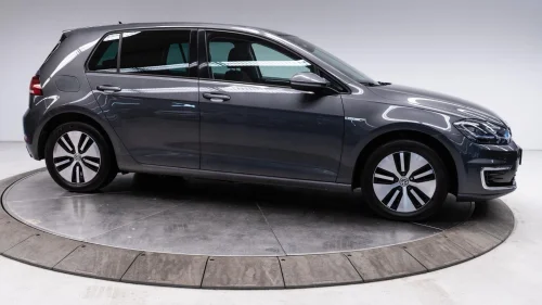 VOLKSWAGEN GOLF E-GOLF 136HK PDC+CRUISE+NAVI+CARPLAY+VARMEPUMPE+++
