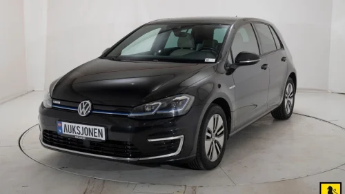 VOLKSWAGEN GOLF 136HK ACC KAMERA SKINN NAVI VARMEPUMPE