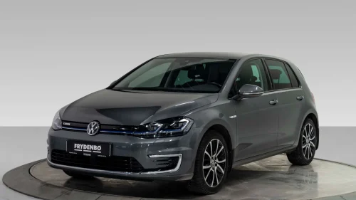 VOLKSWAGEN GOLF 136 hk Exclusive ACC|DYNAMISK.LED|SKINN|R.KAM|VARMEP++