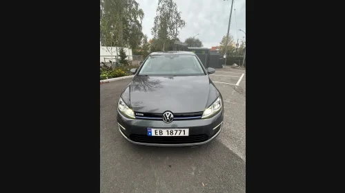 VOLKSWAGEN GOLF E-Golf Comfort 100