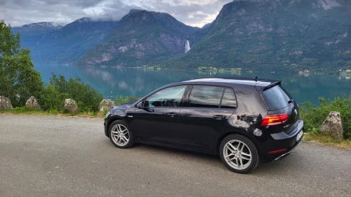 VOLKSWAGEN GOLF Strøken E-Golf uten feil med gode sommar og piggdekk!