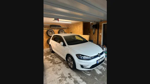 VOLKSWAGEN GOLF (K)