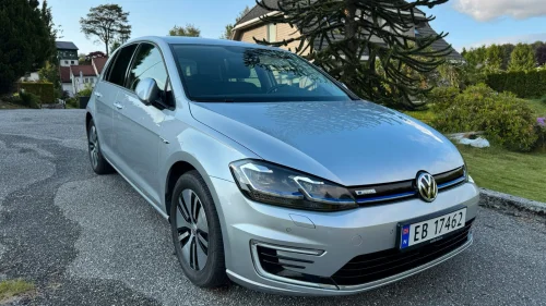 VOLKSWAGEN GOLF E-golf 136 hk * ACC, keyless, ryggekamera, mørke bakvin