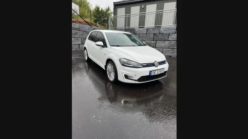 VOLKSWAGEN GOLF Volkswagen e-Golf|Exclusive|Skinn|ACC|CarPlay|Velholdt