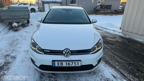 VOLKSWAGEN GOLF 136hk servicer fulgt s+v dekk navigasjon eu ok 08.2027