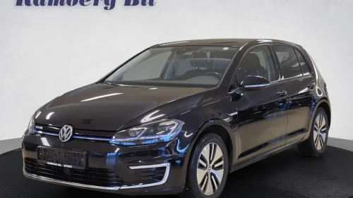 VOLKSWAGEN GOLF 230Km Active Info Ryggekamera Varmepumpe Navi ACC Norsk