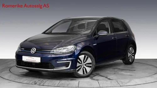 VOLKSWAGEN GOLF ACC/ Front assist/ Stor navi/ R.kamera/ Eu 2.år