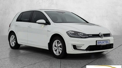VOLKSWAGEN GOLF (basismodell) | NAVI | Krok til sykkelstativ +++