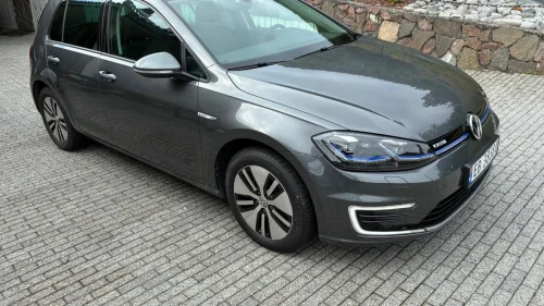 VOLKSWAGEN GOLF automat adapativ cruisekontroll keyless s+v dekk lav km