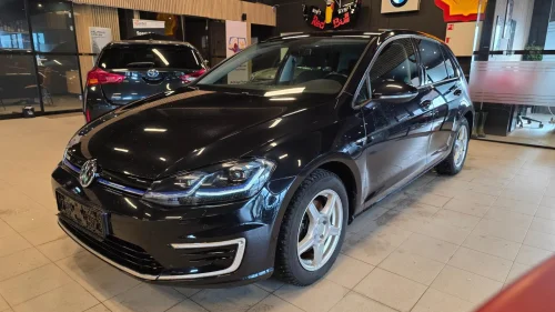 VOLKSWAGEN GOLF Garanti/ Ny eu/ Lav km/ Keyless/ DAB/