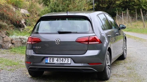 VOLKSWAGEN GOLF