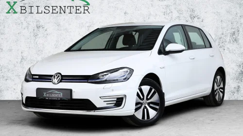 VOLKSWAGEN GOLF 136HK // 300KM ACC V.PUMPE NAVI VINTER CARPLAY EU-2028+