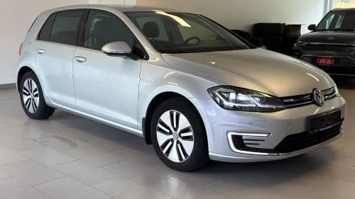 VOLKSWAGEN GOLF 300Km Kamera ACC Carplay Keyless EU-02.28 Norsk 2 Eiere
