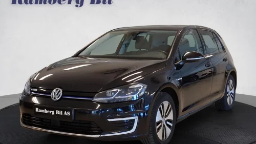 VOLKSWAGEN GOLF Exclusive Active Info Skinn Kamera Keyless Navi ACC LED