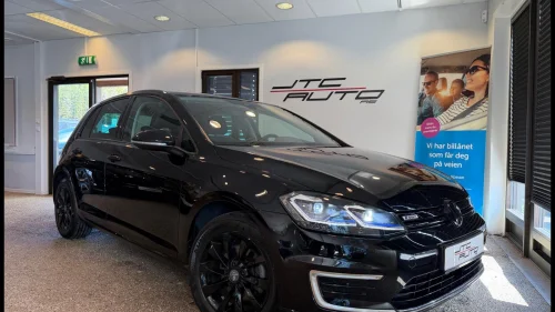 VOLKSWAGEN GOLF Exclusive / Skinn / Acc / Active info / Keyless