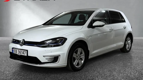VOLKSWAGEN GOLF Exclusive/ACC/Skinn/Infodisplay/R.Kam/Varmepumpe/300km