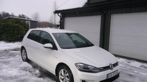 VOLKSWAGEN GOLF EL 136hk, Navi, kamera, klima, eu-ok