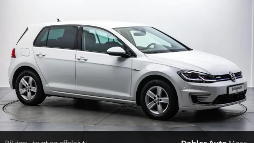 VOLKSWAGEN GOLF 300km Exclusive/Skinn/Active Info/Navi/R.Kamera/Keyless