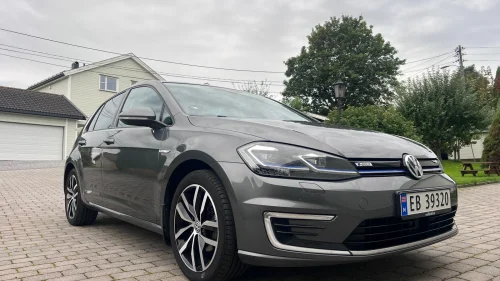 VOLKSWAGEN GOLF Nylig hatt service/Exclusive/Keyless/136hk/Norsk