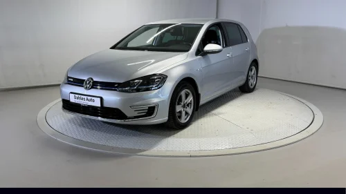 VOLKSWAGEN GOLF 136hk ACC/Navi/Kamera/V-pumpe/Dab