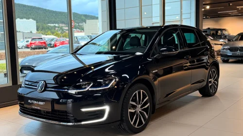 VOLKSWAGEN GOLF E GOLF EXCLUSIVE-KAMERA-SKINN-ACC-VARMEPUMPE-1EIER