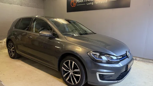 VOLKSWAGEN GOLF 300 KM Topp modell/1 eier/skinn/ryggk/navi/MÅ SEES