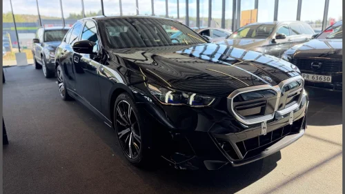 BMW i5 M60 xDrive M60/ Bakhjulsstyring/ B&W/ Glasstak/ Ventilasjon/ +++