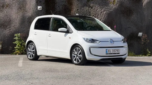 VOLKSWAGEN UP! 82hk /Cruisekontroll/Panorama/P.sens/1 eier/Historikk