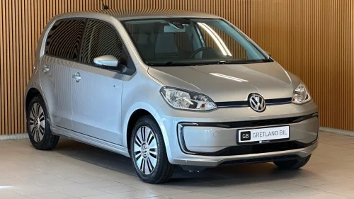VOLKSWAGEN UP! KAMERA / KLIMA / CRUISE / DAB / 82 HK