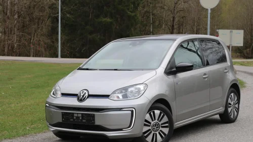 VOLKSWAGEN UP! 259KM 82HK HIGH DAB PDC CRUISE R-KAMERA PENBIL GARANTI