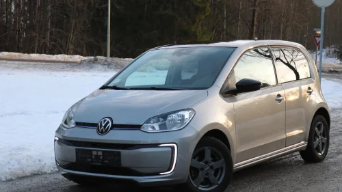 VOLKSWAGEN UP! 259KM 82HK HIGH DAB PDC CRUISE R-KAMERA LAV KM GARANTI