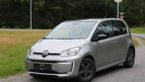 VOLKSWAGEN UP! 259KM 82HK HIGH DAB PDC CRUISE R-KAMERA PENBIL GARANTI