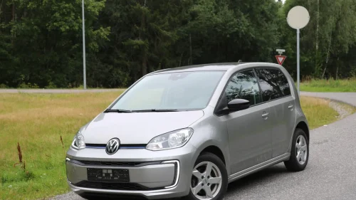 VOLKSWAGEN UP! 259KM 82HK HIGH DAB PDC CRUISE R-KAMERA LAV KM GARANTI+