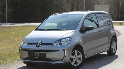 VOLKSWAGEN UP! 259KM 82HK HIGH DAB PDC CRUISE R-KAMERA PENBIL GARANTI