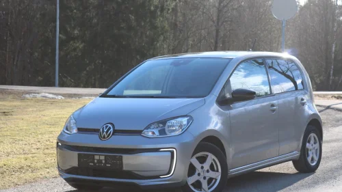 VOLKSWAGEN UP! 259KM 82HK HIGH DAB PDC CRUISE R-KAMERA LAV KM GARANTI