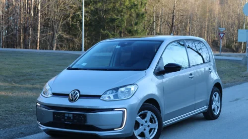 VOLKSWAGEN UP! 259KM 82HK HIGH DAB PDC CRUISE R-KAMERA PENBIL GARANTI