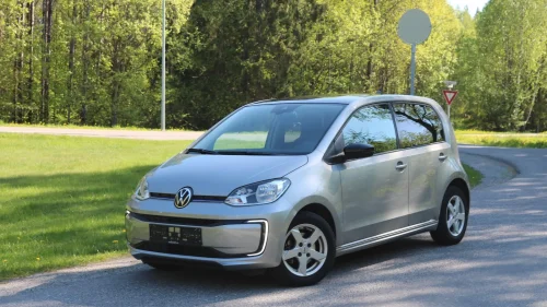 VOLKSWAGEN UP! 259KM 82HK HIGH DAB PDC CRUISE R-KAMERA LAV KM GARANTI