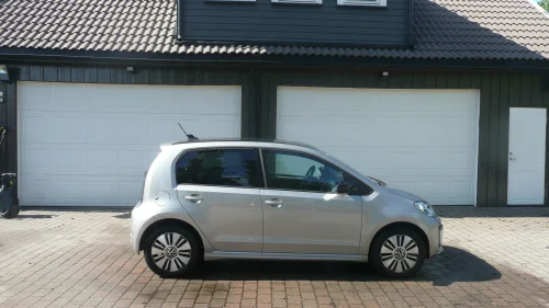 VOLKSWAGEN UP! High Range, kamera, nylig eu-ok
