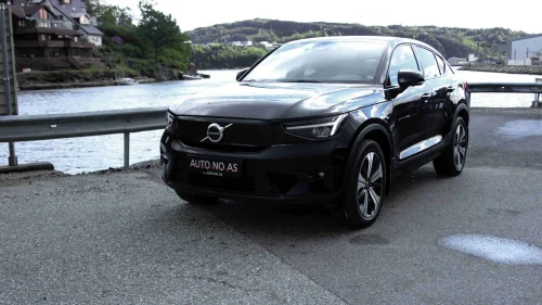 VOLVO C40 Twin Pro Harman Kardon Krok LED 360 kamera Panoramatak